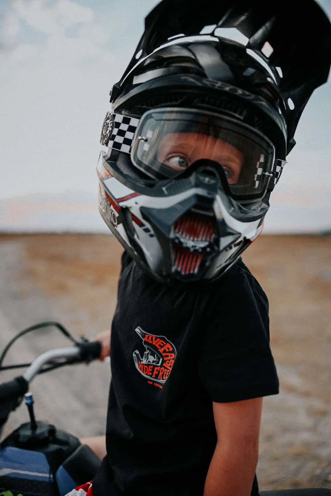 PREORDER live fast ride free tee (red)